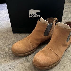 Sorel Emelie III Chelsea boot